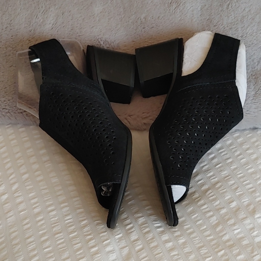 New In box Black Suede Lenora Block Heel Sling Back Sandal Size 6 Medium